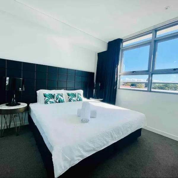 Chatswood Exeutive Suites - 3beds2baths with Parking: Sidney'de bir otel
