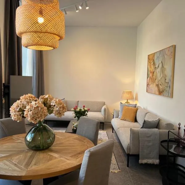 Suite Nr 5 - J26 LUXURY APARTMENT, Jauniela 26 Old Riga - Great View & Top Location - 2 Bedrooms - 80 m2, hotel in Rīga