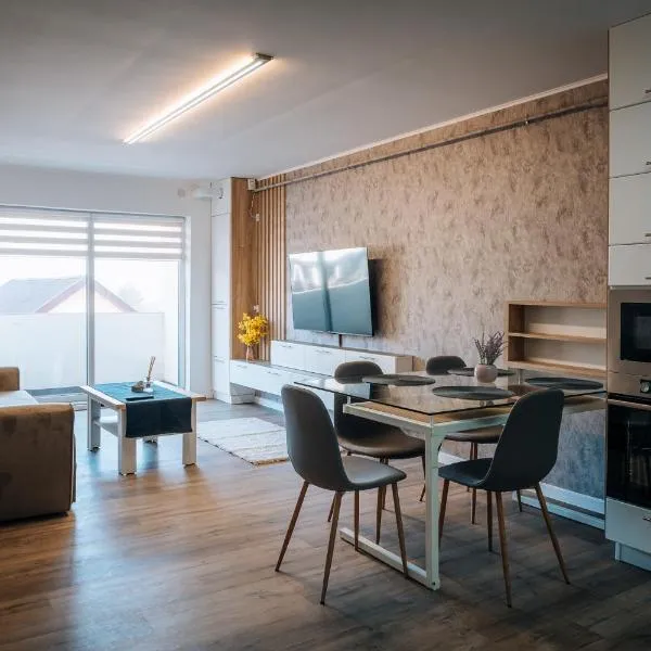 Apartament spațios cu magazin si bus, hotel in Baciu