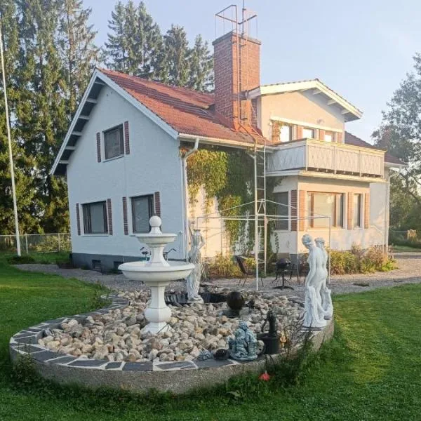 Nina`s GuestHouse, Jämsä City, 160 m2, Include x2 Himos Ski Pass, hotel di Jämsä