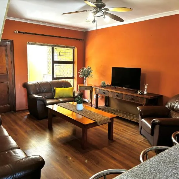 Gordon's Bay Townhouse, hotel v destinaci Gordonʼs Bay