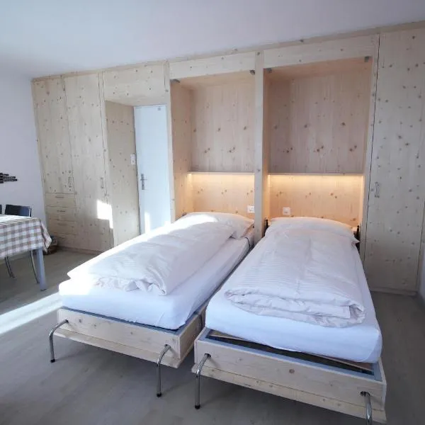 Residenza Lagrev 1 Zimmerwohnung Nr 203 - Typ 12B - 2 Etage - Süd, hotel in Sils Maria