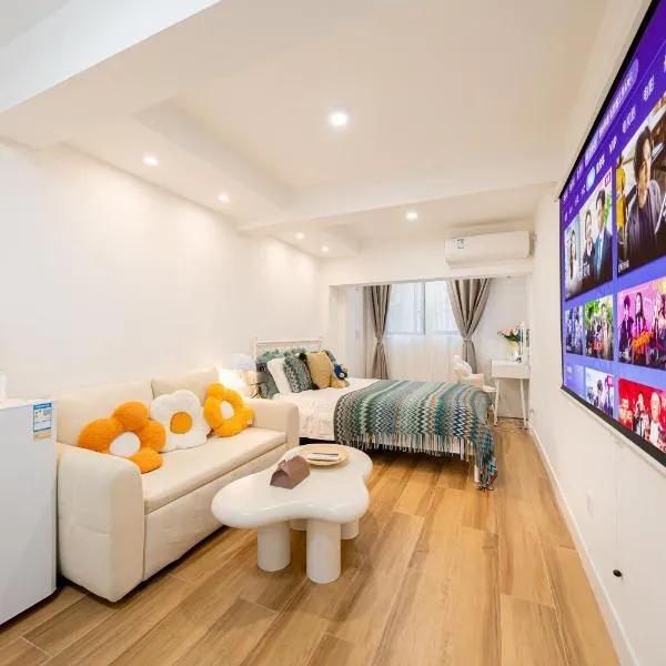 Shanghai Hills & Well-time Velvet Glow Near Tianzifang and Riyueguang Center close to Line 9, hotel v Šanghaji