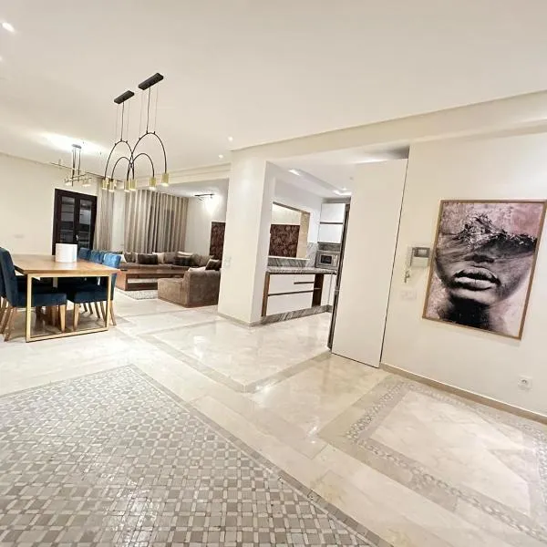 luxury Appartement à Guéliz, hotel in Marrakesh