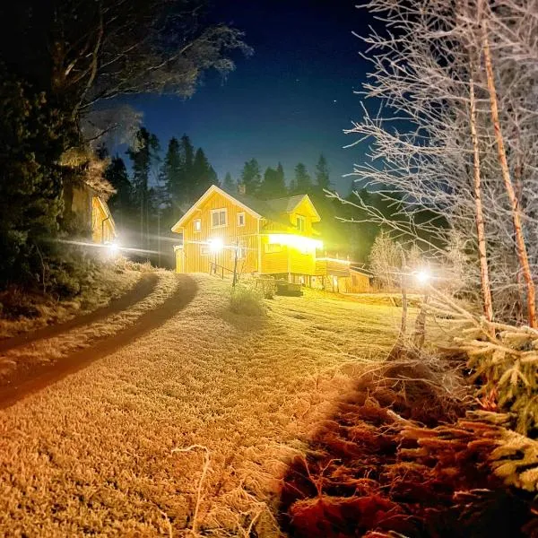 The Nordby Cabin - 3 minutes from E6, hotel in Strömstad