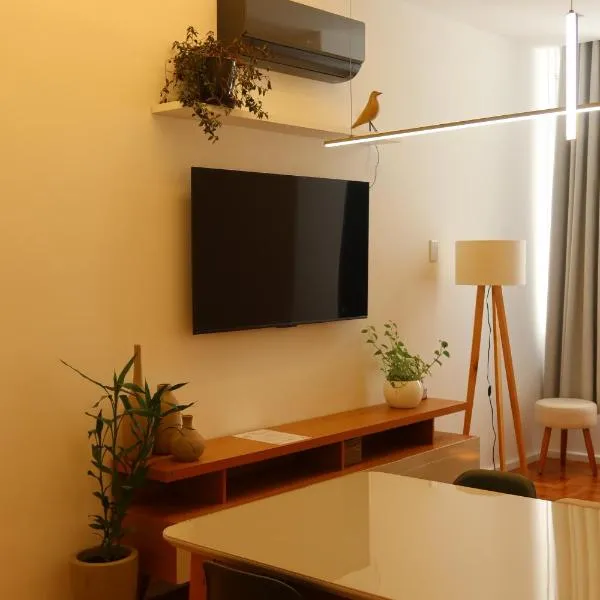 MELHOR APTO SALA E 2 QUARTOS NA QUADRA de COPACABANA, hotel in Rio de Janeiro