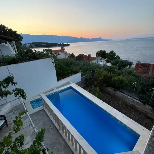 Apartments Villa Suzana Including Private Pool, хотел в Selca