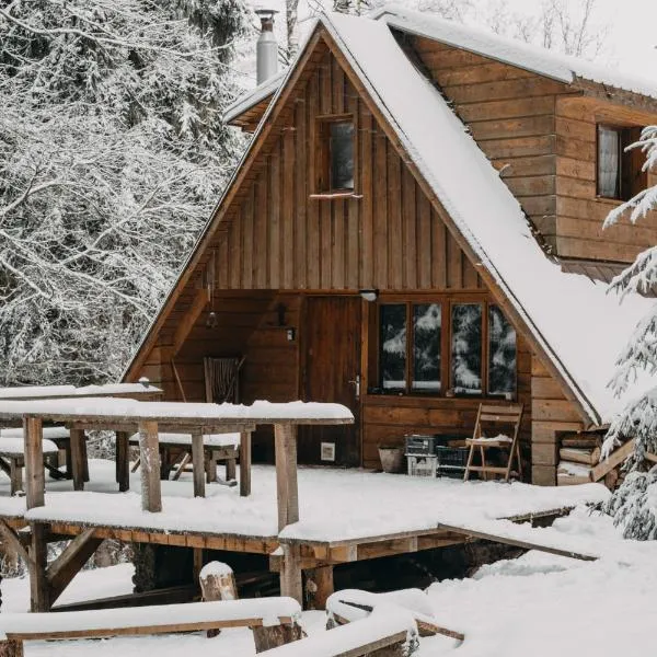 Roztomilá a utulná chata Azzy na samotě v lese., hotel in Valašské Klobouky