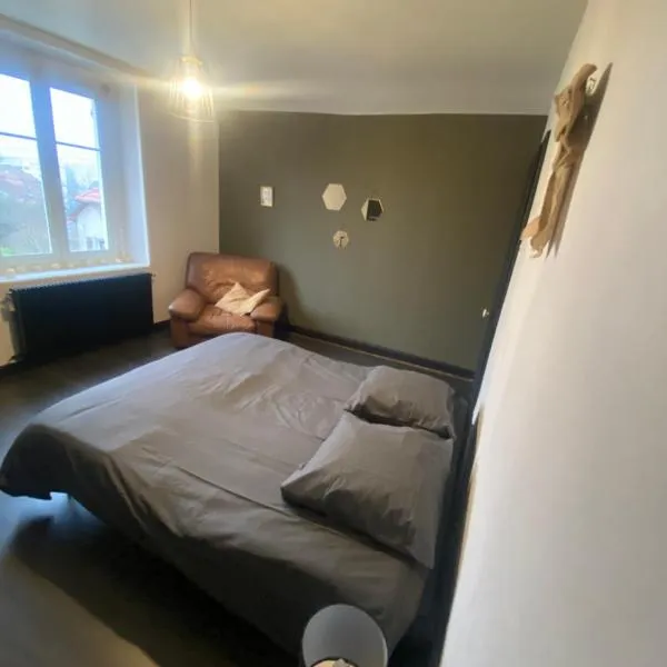 Maison paisible, parking privé proche Micropolis, hotel v destinaci Besançon