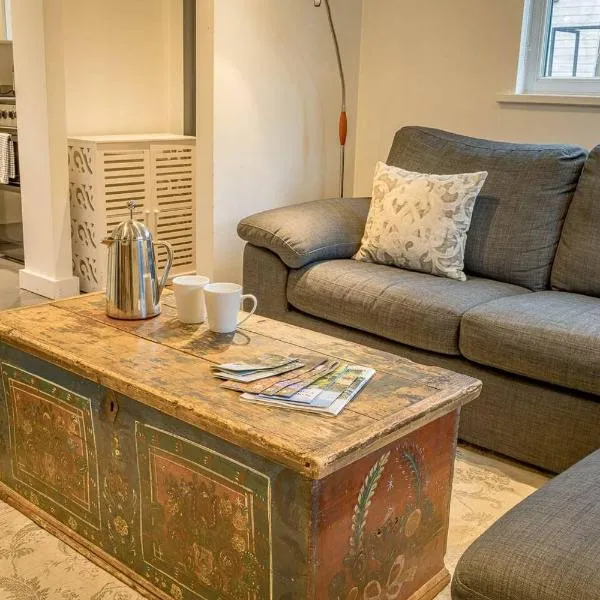 Pine Cabin Overlooking Bedgebury Forest、Goudhurstのホテル