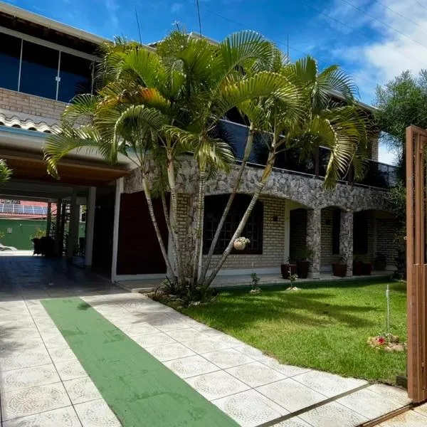 Casa espaçosa com sala de jogos interna e externa, hotell sihtkohas Florianópolis