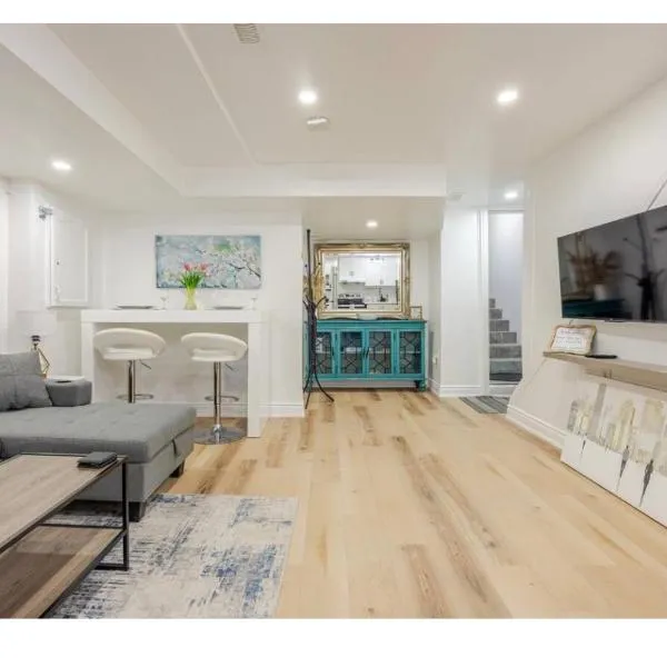 LUXURIOUS 1000 SQ FT Oasis, hotel in Brampton