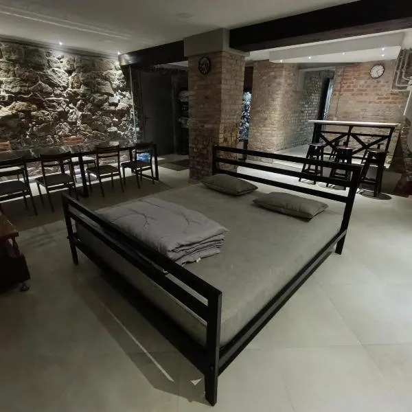 46 Loft apartment with king-size bed, hotel in Chernihiv