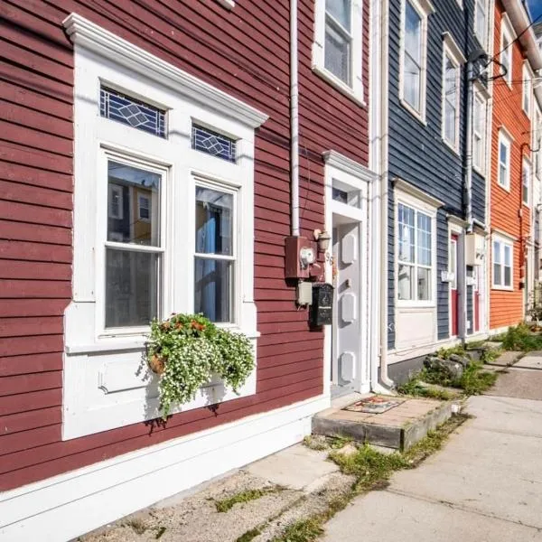 Historic Jelly Bean Row House, Walk to Signal Hill, hotel v destinaci St. John's