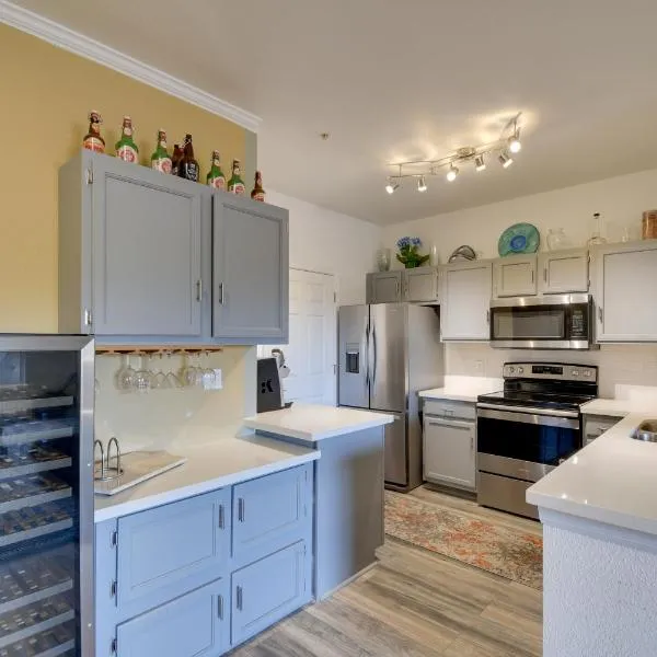 Red Rox Phoenix Condo with Patio about 3 Mi to Airport, hotell sihtkohas Phoenix