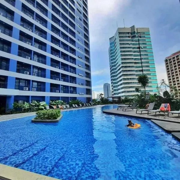 Air Makati -CitySkyline View48th witn balcony, hotel in Manila