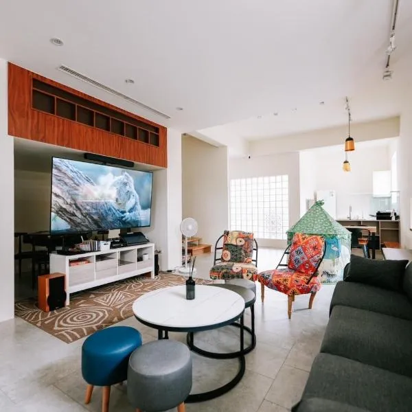 小禾山居Danny's Home & 小艾山青I's Home l 依照人數開房, hotel in Zhongpu