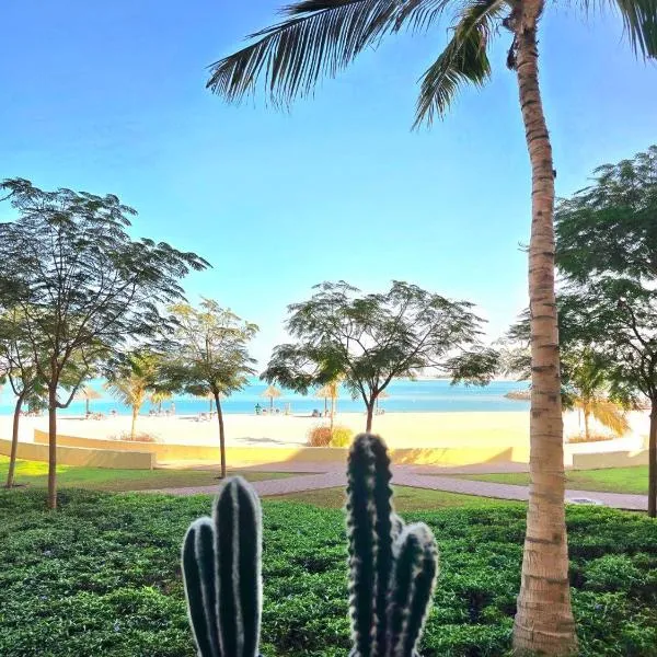 Seaview Escape Family Two-Room Apartment with Seaview, hotel in Ras al Khaimah