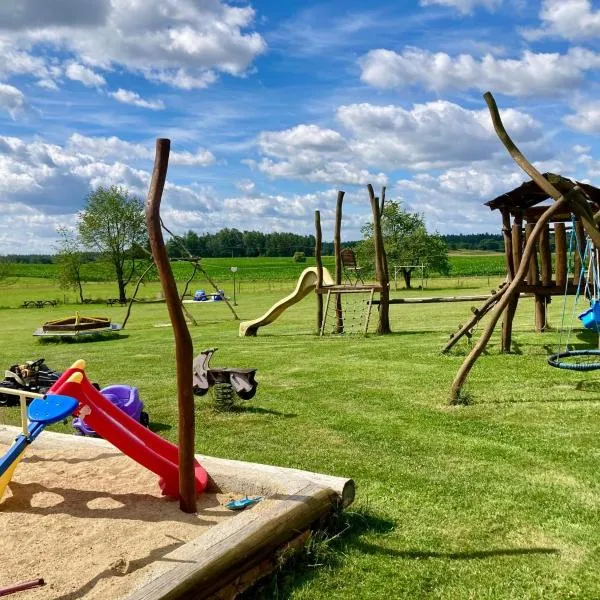 Penzion a restaurace Myslivna Kolence - Třeboňsko، فندق في تريبون