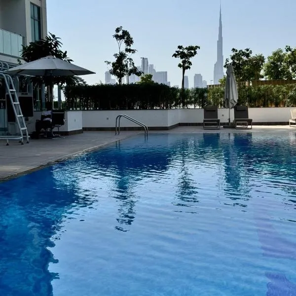 Burj Khalifa view modern 1BHK with balcony, hotel v Dubaju