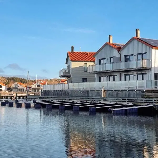 Beach Front Home In Rönnäng With Sauna, hotel v destinácii Rönnäng