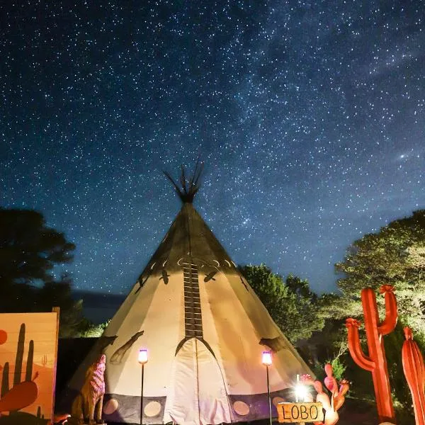 Lobo Tipi at El Mistico Ranch, ξενοδοχείο σε Nogal