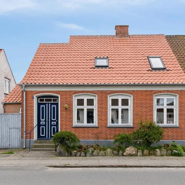 Cozy Holiday Home In Marstal On Ærø, hotel in Marstal