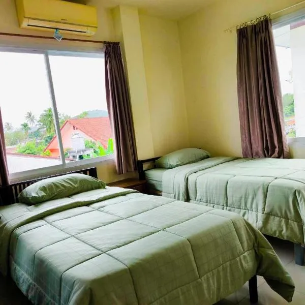 Nu Phuket Airport Resident 1,位于奈扬海滩的酒店