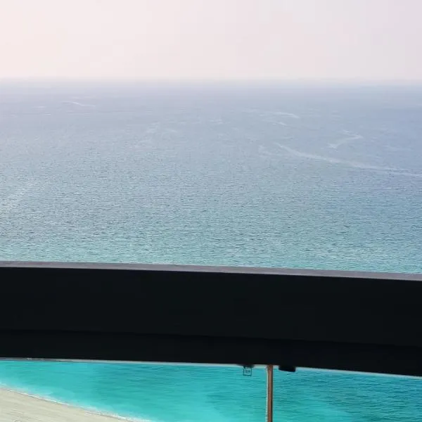 Ultimate Beachfront Experience, hotel in Ajman 