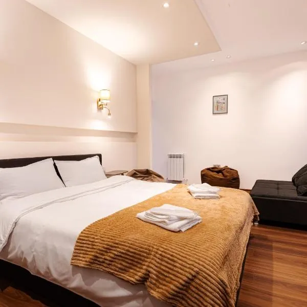 Apart Meidani - Stylish Old Town Apartment with Balcony & Synagogue View – hotel w mieście Tbilisi City