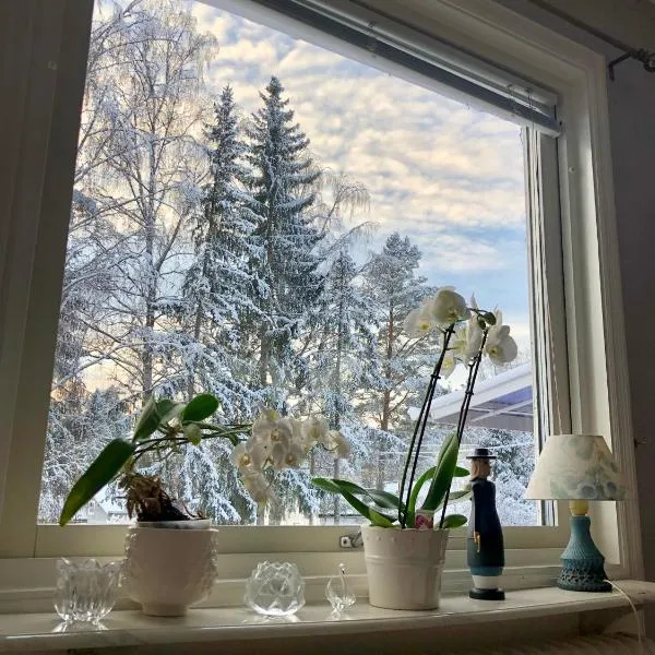 Cozy room surrounded by nature, hotel v destinaci Falun