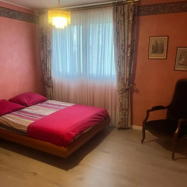 Appartement avec balcon et parking, hotel in Montbéliard