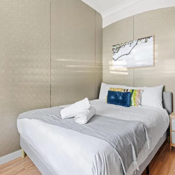 Traditional Double Room in Glebe - Nearby USYD - Shared Bathroom, hotell i Sydney