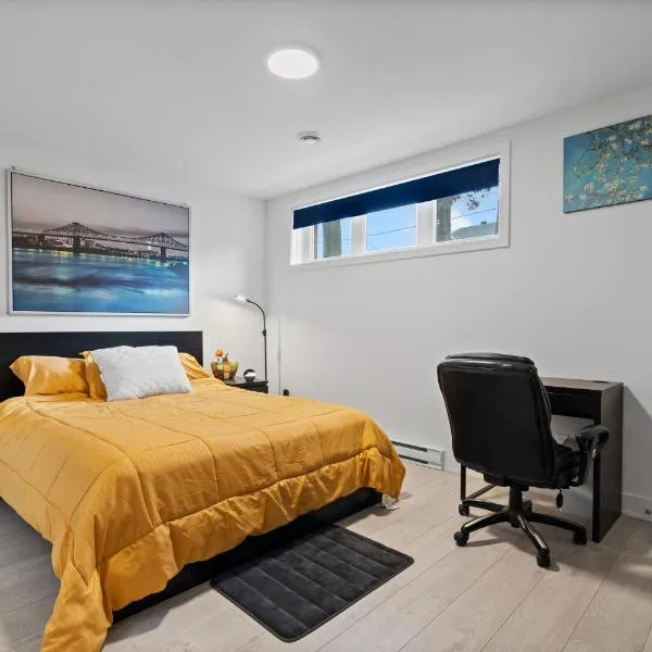 chic condo 15 mins to Downtown-Pool and BBQ, hôtel à Longueuil