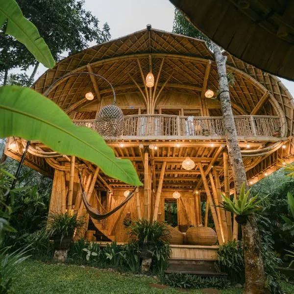 Alamvaya Bali Bamboo House, hotel en Sidemen