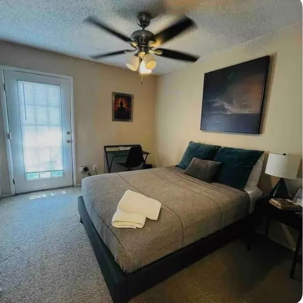 Cheerful Private Room With Pool, hotel in San Antonio