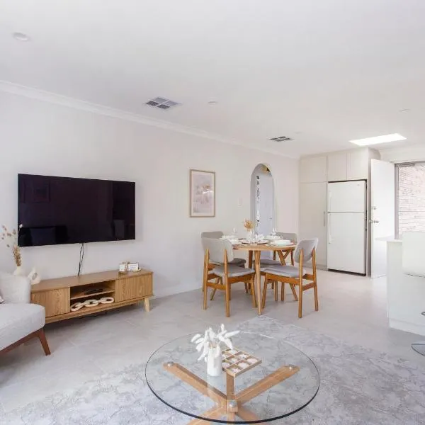 Maylands Riverside City Retreat, hotel in Perth