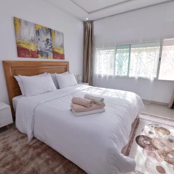 Cozy Duplex appartement wifi parking proximité, Hotel in Rabat