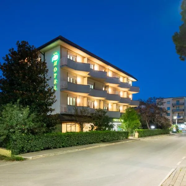 Hotel Parco dei Pini - 100mt dal Mare, hotel en Follonica