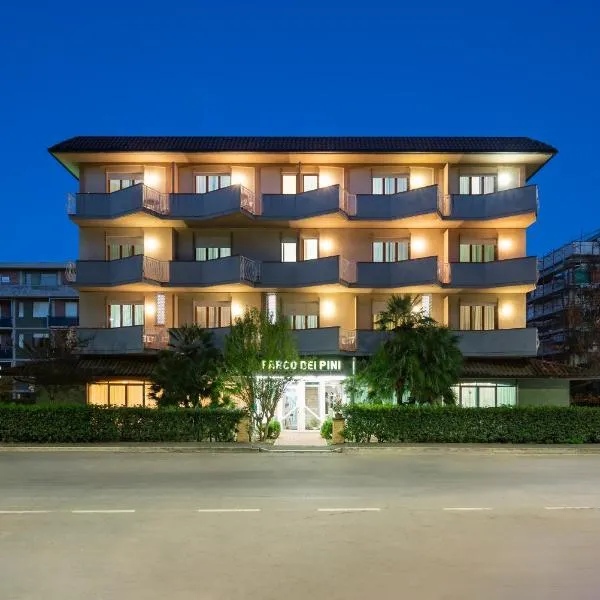 Hotel Parco dei Pini - 100mt dal Mare, hotel v destinaci Follonica