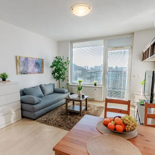 Sunny Apartment with amazing Terrace on the 13th floor near City Center, hotel in Bratislava