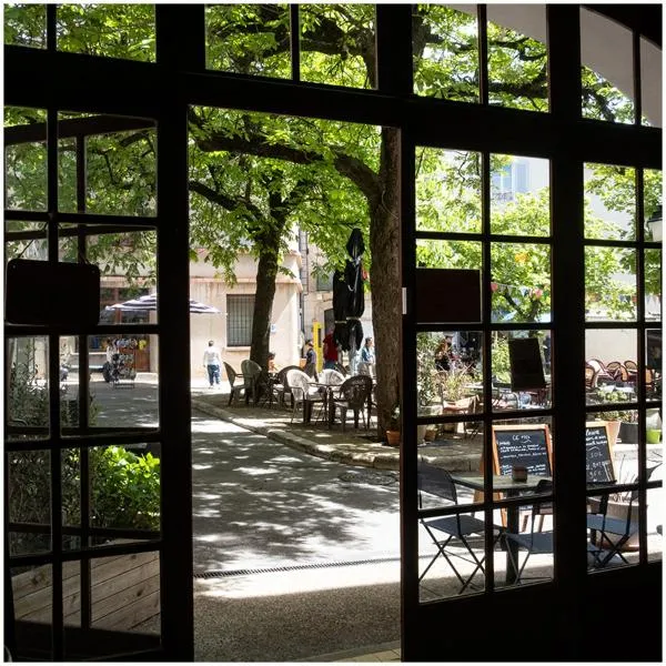 Logis Hôtel Restaurant Le Louvre, hotel in Sault-de-Vaucluse