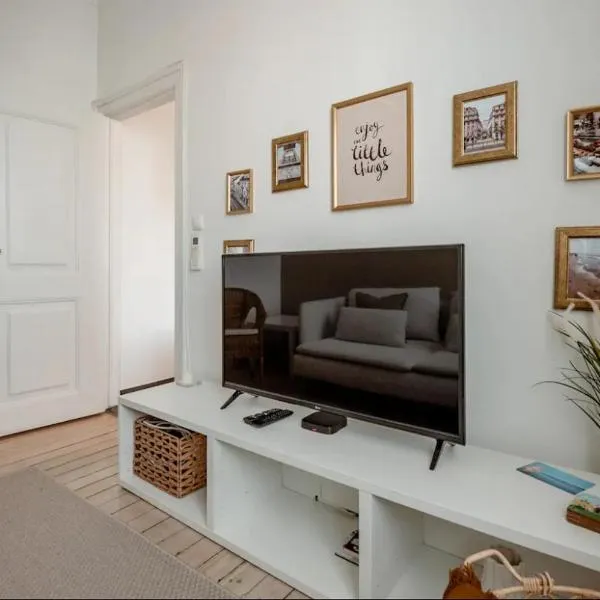2 Bedroom Apartment with Great Transport Links to the Heart of Lisbon, hotel em Lisboa