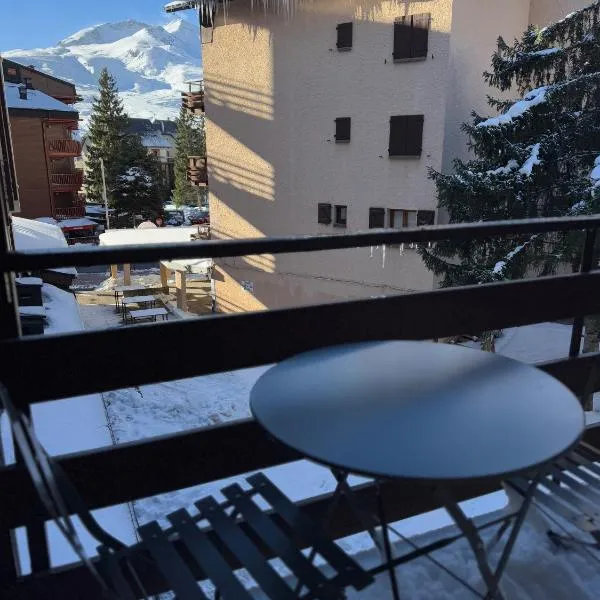 Céntrico apartamento con vistas en Formigal - Entrada 24h sin llaves, hotel in Formigal