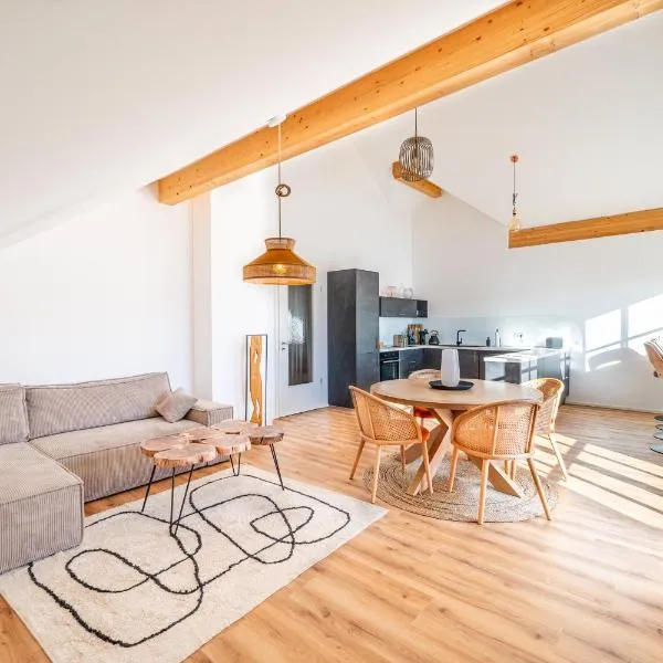 LIBORIA I Traumhafte Ferienwohnung in Aidling am Riegsee mit atemberaubendem Blick auf die majestätische Zugspitze!，位于Riegsee的酒店