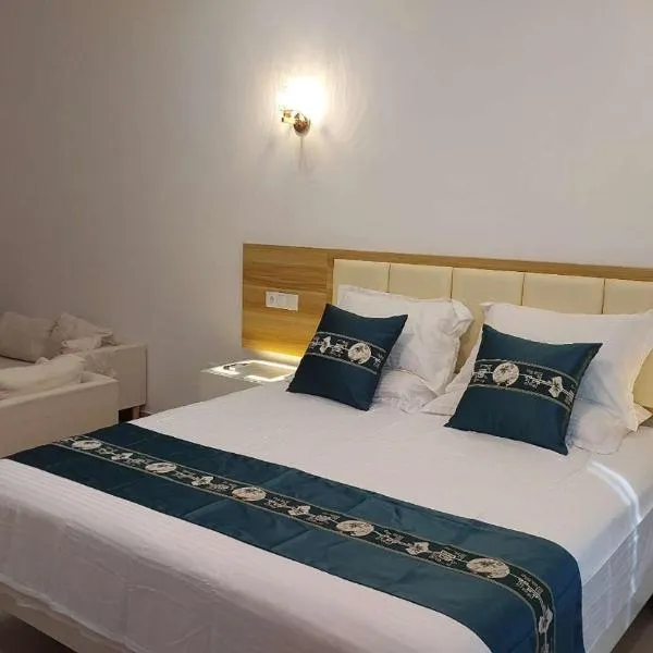 Lily holiday hotel, hotel in Mindelo