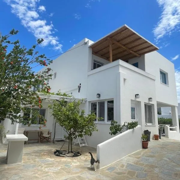 Barewake's Place 3 Cosy Apt perfect for romantic getaway by the sea, hotel in Aliki