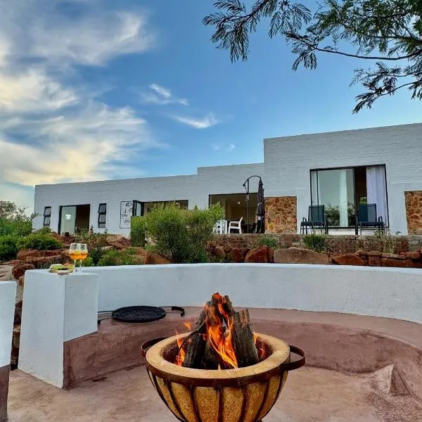 Escape Pretoria East Luxury Villa, hotel in Tierpoort