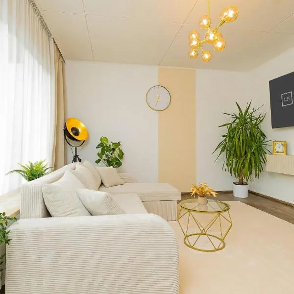 Luxx Home MM, Airport - Parkplatz - Küche - Balkon, hotel v destinaci Trunkelsberg