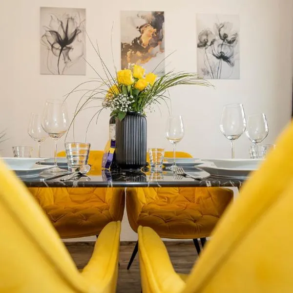 Luxx Home MM, Airport - Parkplatz - Küche - Balkon, hotel sa Trunkelsberg